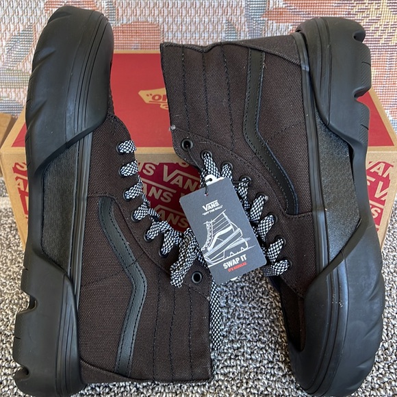 Vans WMNS Sk8-Hi Tapered
Heavy Canvas Blackout
VN0A7Q5T10J
Sneakers - Picture 12 of 16
